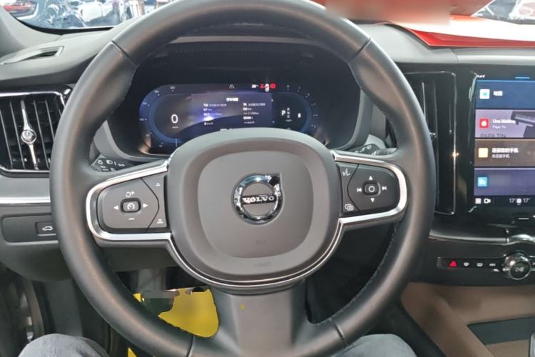 Used Volvo XC60 2025 B5 4x4 Smart Luxury Edition Steering Wheel