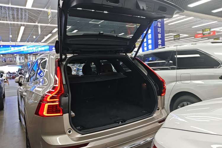 Used Volvo XC60 2025 B5 4x4 Smart Luxury Edition Trunk