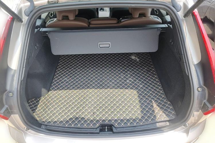 Used Volvo XC60 2025 B5 4x4 Smart Luxury Edition Trunk