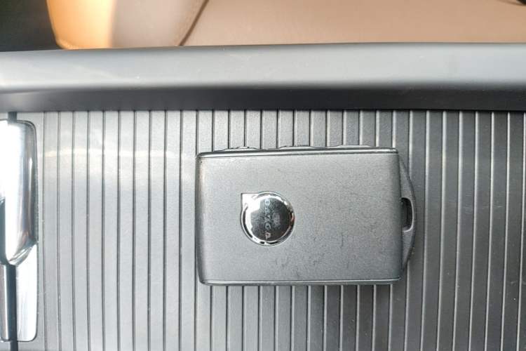 Used Volvo XC60 2025 B5 4x4 Smart Luxury Edition Vehicle Key