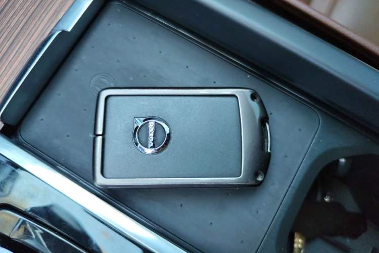 Used Volvo XC60 2025 B5 Four-Wheel Drive Smart & Advanced Luxury Edition Vehicle Key