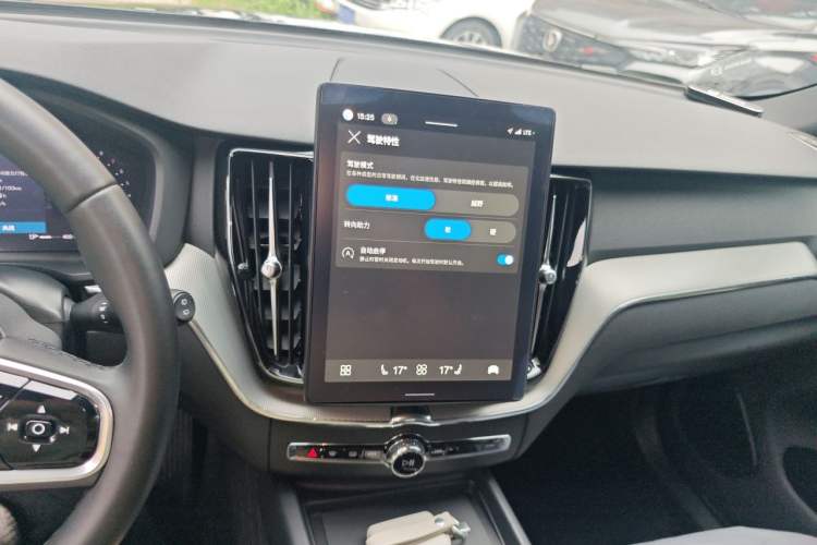 Used Volvo XC60 2026 B5 4x4 Smart Luxury Edition Audio And AC Panel