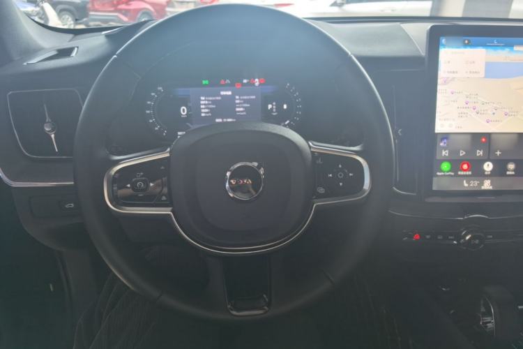 Used Volvo XC60 2026 B5 4x4 Smart Luxury Edition Center Console
