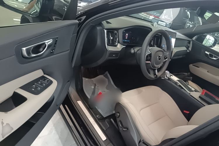 Used Volvo XC60 2026 B5 4x4 Smart Luxury Edition Driver Seat