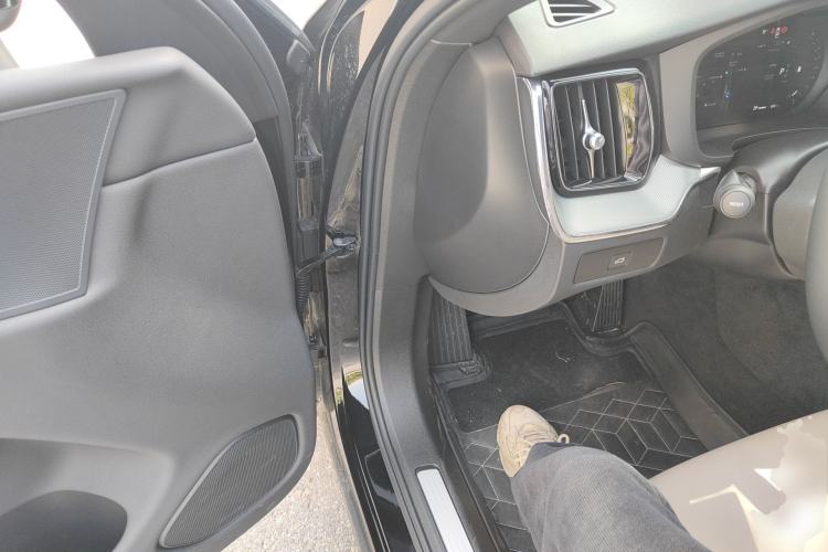 Used Volvo XC60 2026 B5 4x4 Smart Luxury Edition Driver Seat