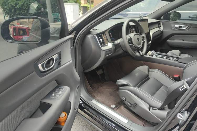 Used Volvo XC60 2026 B5 4x4 Smart Range Extreme Night Black Edition Driver Seat