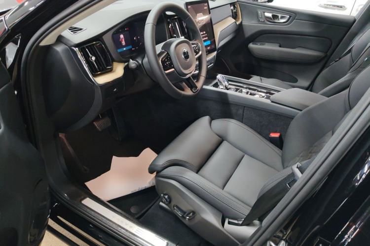 Used Volvo XC60 2026 B5 4x4 Smart Luxury Edition Driver Seat