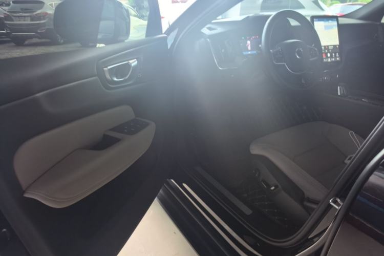 Used Volvo XC60 2026 B5 4x4 Smart Luxury Edition Driver Seat