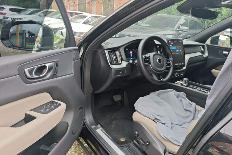 Used Volvo XC60 2026 B5 4x4 Smart Luxury Edition Driver Seat