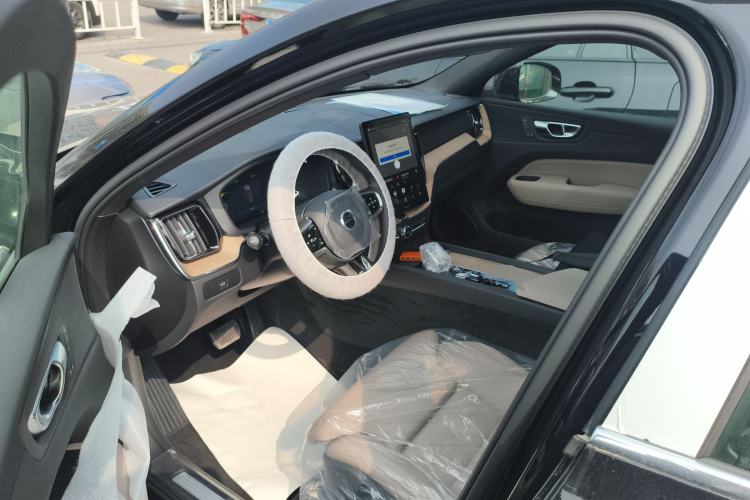 Used Volvo XC60 2026 B5 4x4 Smart Luxury Edition Driver Seat