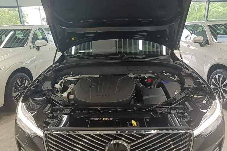 Used Volvo XC60 2026 B5 4x4 Smart Luxury Edition Engine Bay