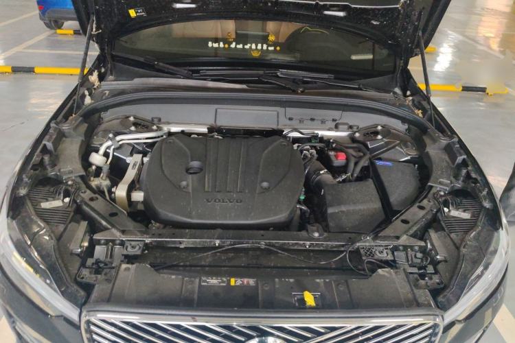 Used Volvo XC60 2026 B5 4x4 Smart Luxury Edition Engine Bay