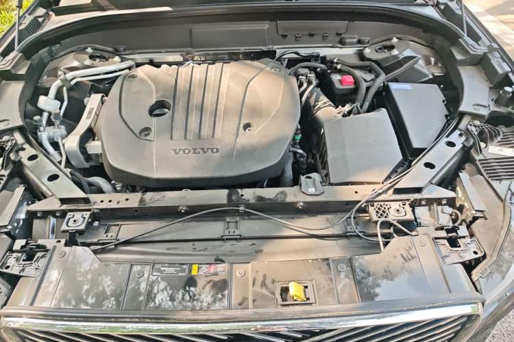 Used Volvo XC60 2026 B5 4x4 Smart Luxury Edition Engine Bay
