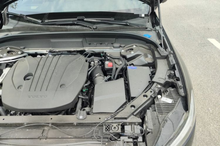 Used Volvo XC60 2026 B5 4x4 Smart Luxury Edition Engine Bay Left