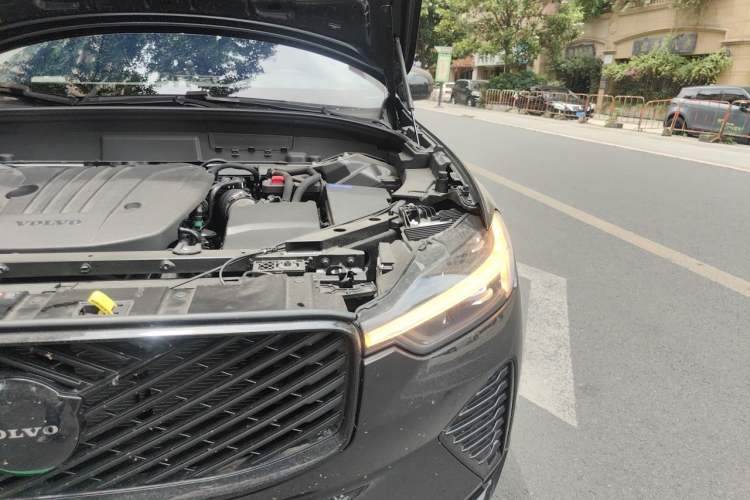Used Volvo XC60 2026 B5 4x4 Smart Range Extreme Night Black Edition Engine Bay Left