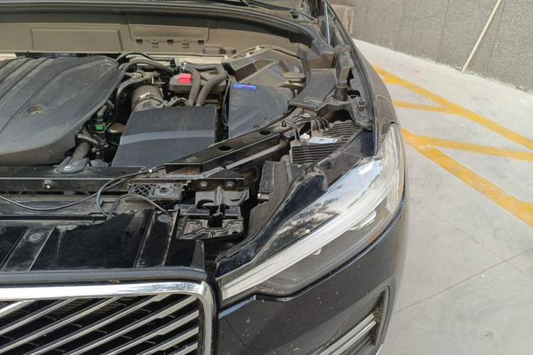 Used Volvo XC60 2026 B5 4x4 Smart Luxury Edition Engine Bay Left