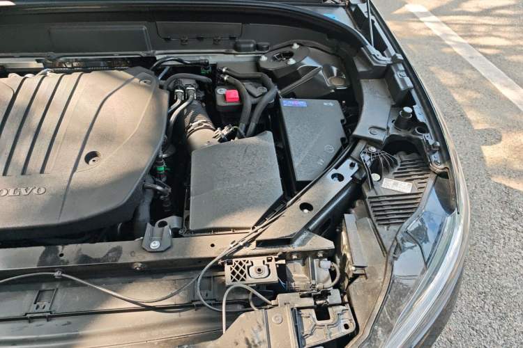 Used Volvo XC60 2026 B5 4x4 Smart Luxury Edition Engine Bay Left