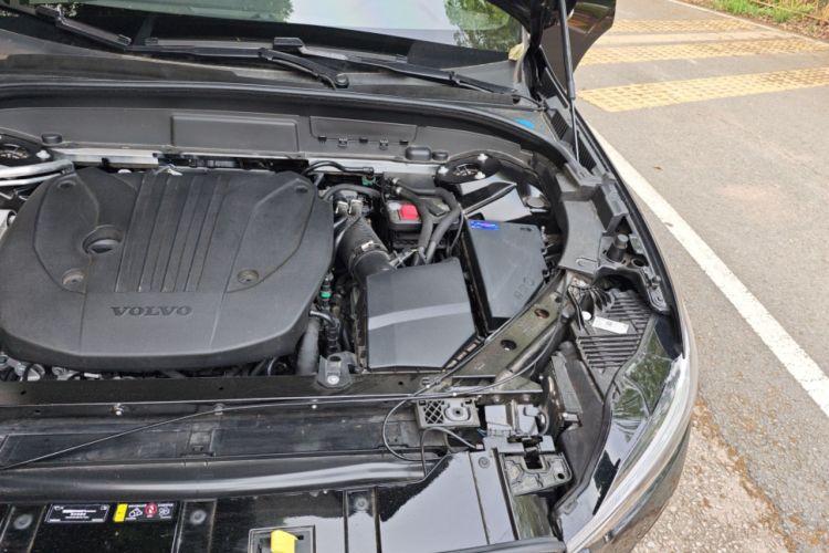 Used Volvo XC60 2026 B5 4x4 Smart Range Extreme Night Black Edition Engine Bay Left