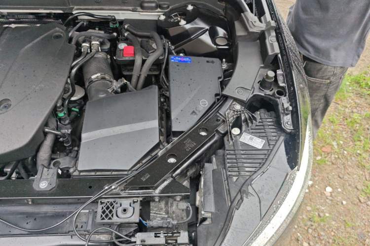 Used Volvo XC60 2026 B5 4x4 Smart Luxury Edition Engine Bay Left