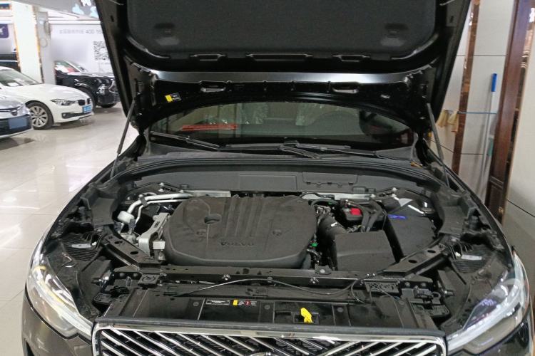 Used Volvo XC60 2026 B5 4x4 Smart Luxury Edition Engine Bay