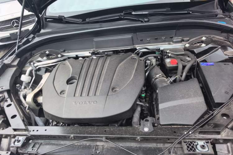 Used Volvo XC60 2026 B5 4x4 Smart Luxury Edition Engine Bay