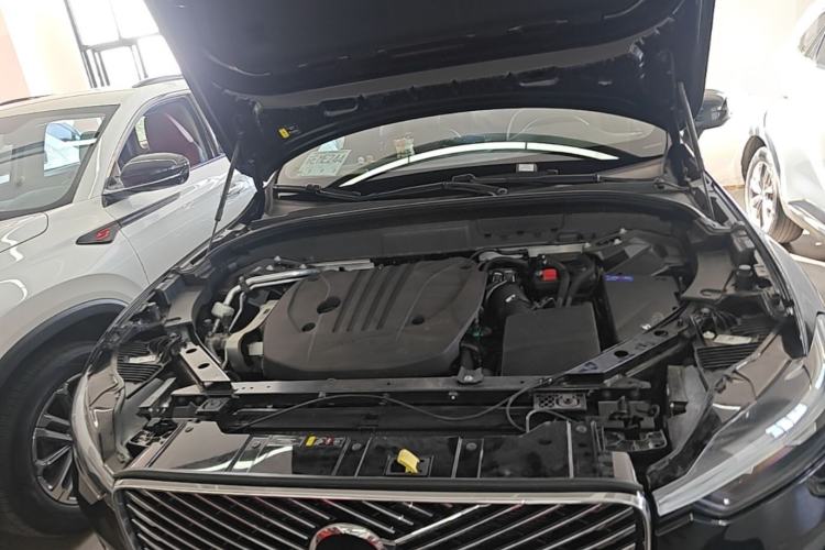 Used Volvo XC60 2026 B5 4x4 Smart Luxury Edition Engine Bay