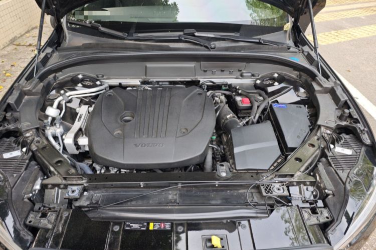 Used Volvo XC60 2026 B5 4x4 Smart Range Extreme Night Black Edition Engine Bay