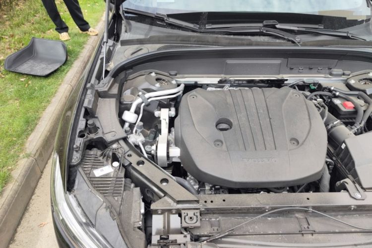 Used Volvo XC60 2026 B5 4x4 Smart Luxury Edition Engine Bay Right