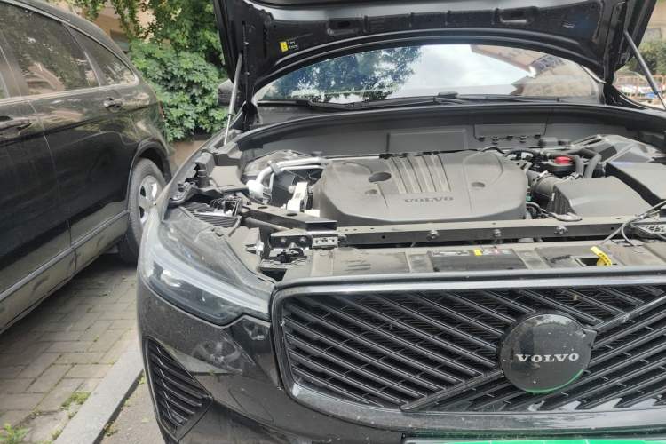 Used Volvo XC60 2026 B5 4x4 Smart Range Extreme Night Black Edition Engine Bay Right