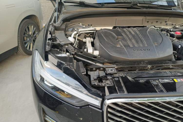 Used Volvo XC60 2026 B5 4x4 Smart Luxury Edition Engine Bay Right