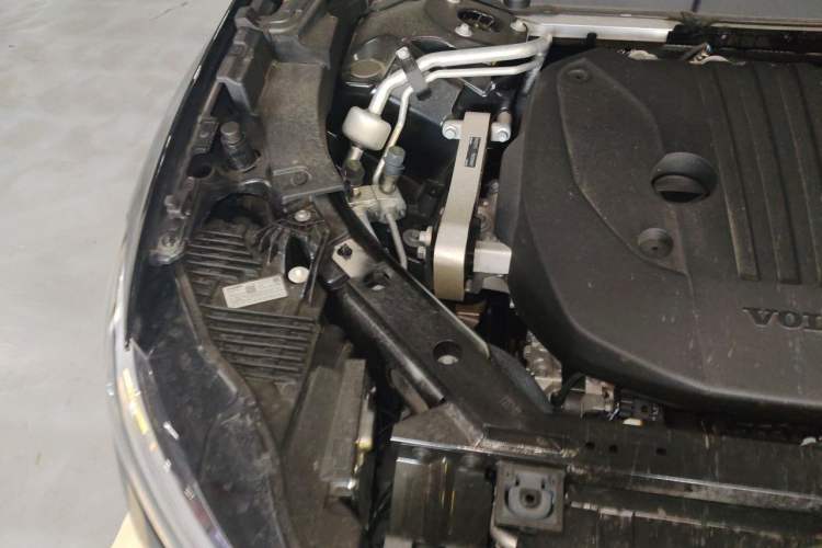Used Volvo XC60 2026 B5 4x4 Smart Luxury Edition Engine Bay Right