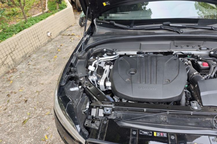 Used Volvo XC60 2026 B5 4x4 Smart Range Extreme Night Black Edition Engine Bay Right
