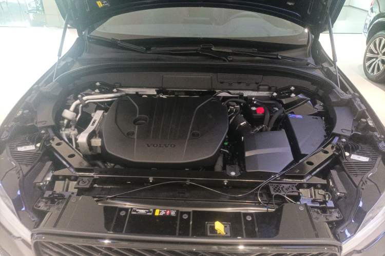 Used Volvo XC60 2026 B5 4x4 Smart Range Extreme Night Black Edition Engine Bay