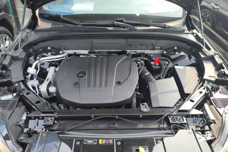 Used Volvo XC60 2026 B5 4x4 Smart Luxury Edition Engine Bay