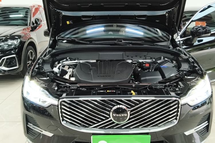 Used Volvo XC60 2026 B5 4x4 Smart Luxury Edition Engine Bay