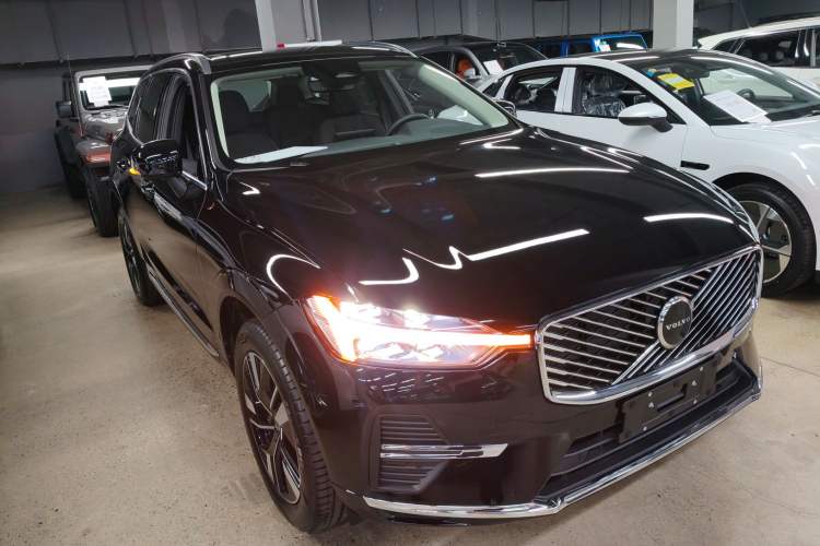 Used Volvo XC60 2026 B5 4x4 Smart Luxury Edition Exterior 1