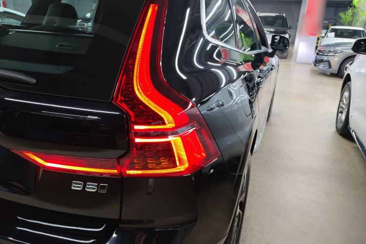 Used Volvo XC60 2026 B5 4x4 Smart Luxury Edition Exterior 3