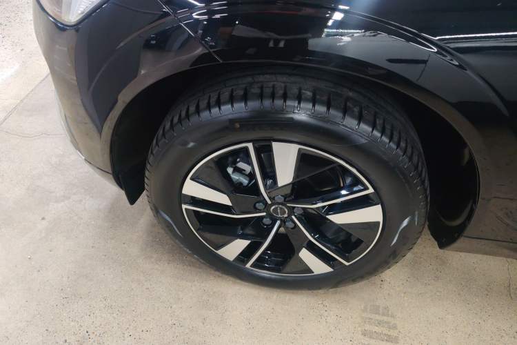 Used Volvo XC60 2026 B5 4x4 Smart Luxury Edition Exterior 4