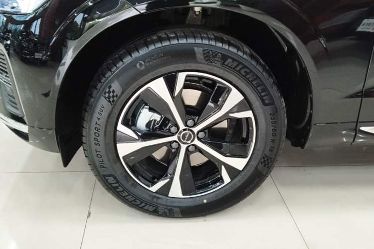 Used Volvo XC60 2026 B5 4x4 Smart Luxury Edition Exterior 4