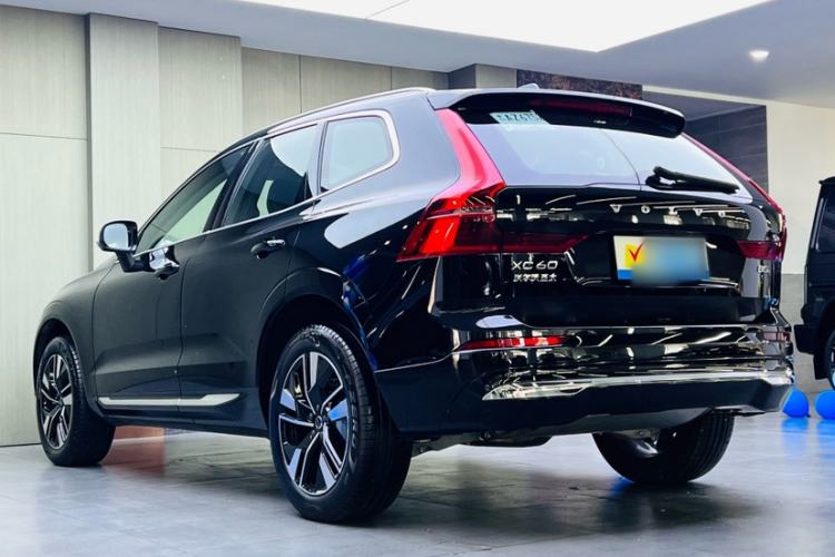 Used Volvo XC60 2026 B5 4x4 Smart Luxury Edition Exterior 8