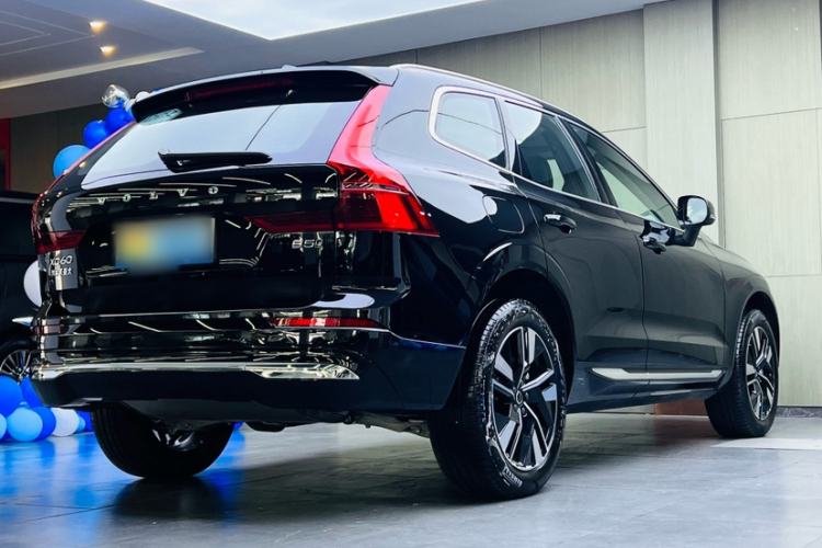 Used Volvo XC60 2026 B5 4x4 Smart Luxury Edition Exterior 9