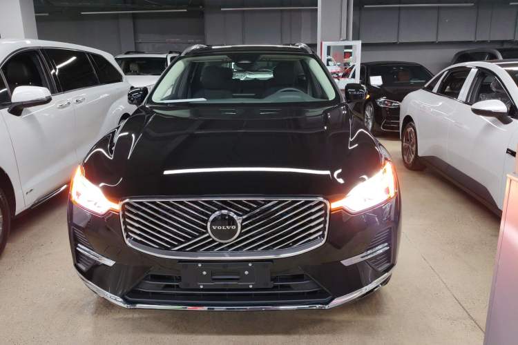 Used Volvo XC60 2026 B5 4x4 Smart Luxury Edition Front