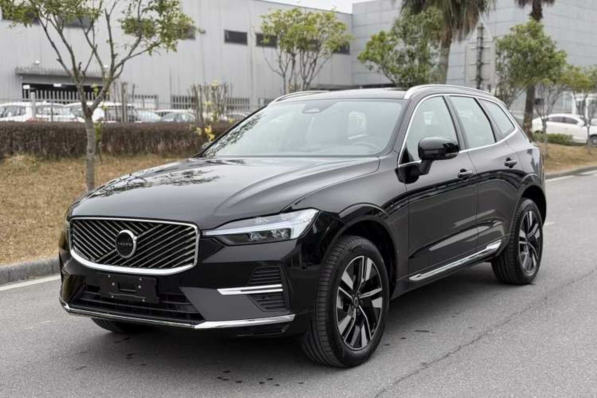 Used Volvo XC60 2026 B5 4x4 Smart Luxury Edition Front Left 45 Deg