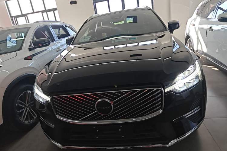 Used Volvo XC60 2026 B5 4x4 Smart Luxury Edition Front