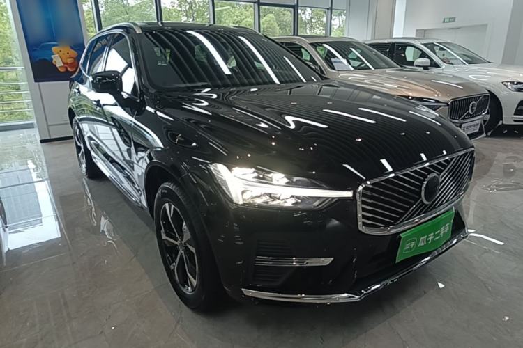 Used Volvo XC60 2026 B5 4x4 Smart Luxury Edition Front Right 45 Deg