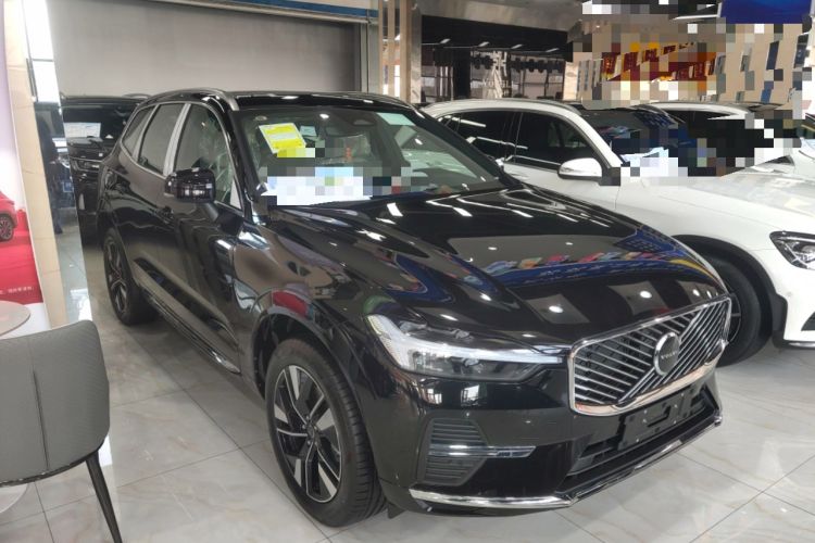 Used Volvo XC60 2026 B5 4x4 Smart Luxury Edition Front Right 45 Deg