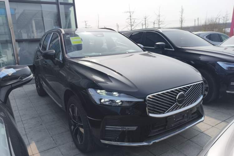 Used Volvo XC60 2026 B5 4x4 Smart Luxury Edition Front Right 45 Deg
