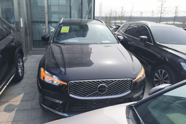 Used Volvo XC60 2026 B5 4x4 Smart Luxury Edition Front