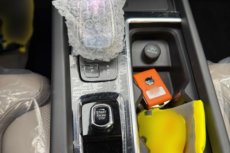 Used Volvo XC60 2026 B5 4x4 Smart Luxury Edition Gear Lever