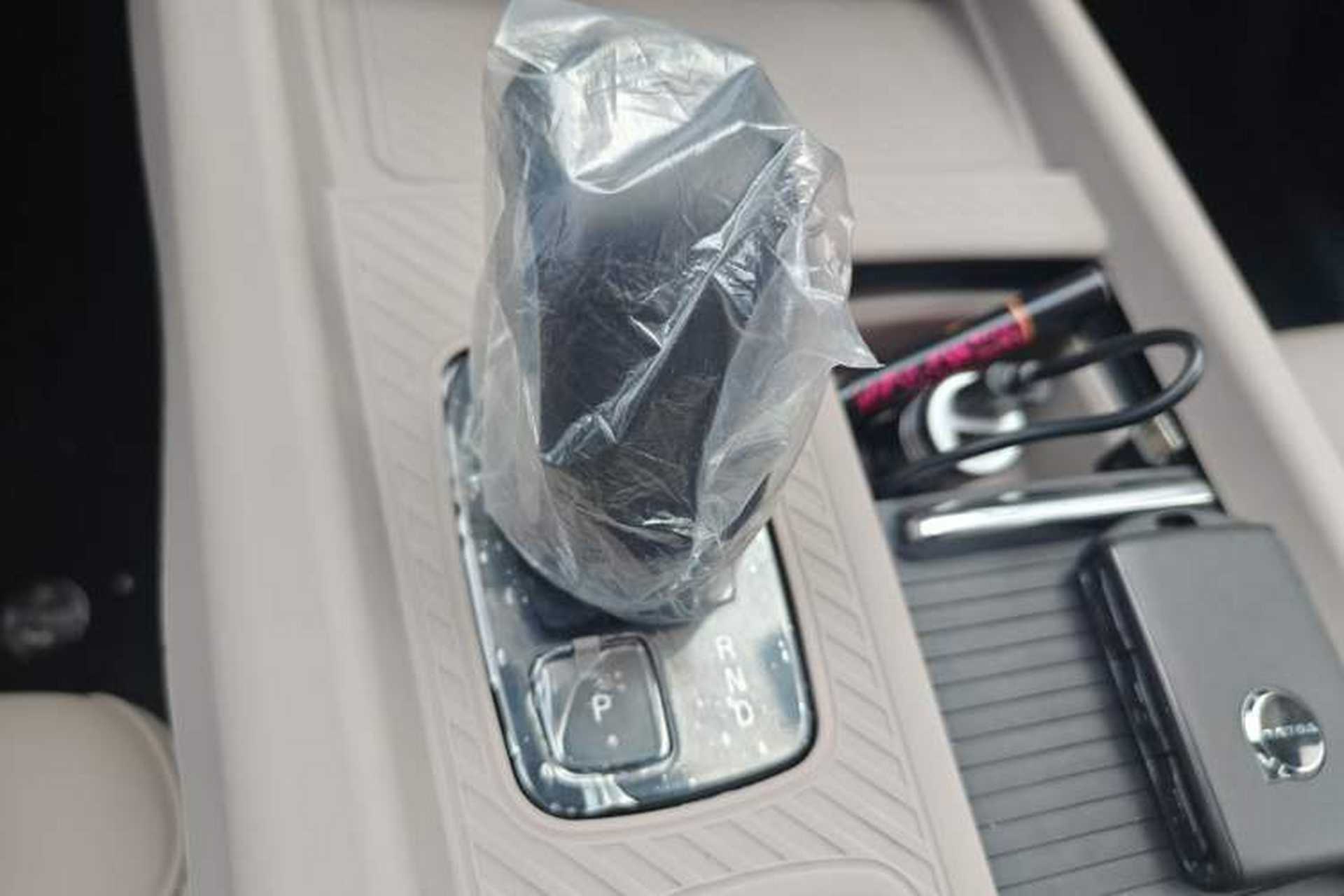 Used Volvo XC60 2026 B5 4x4 Smart Luxury Edition Gear Lever